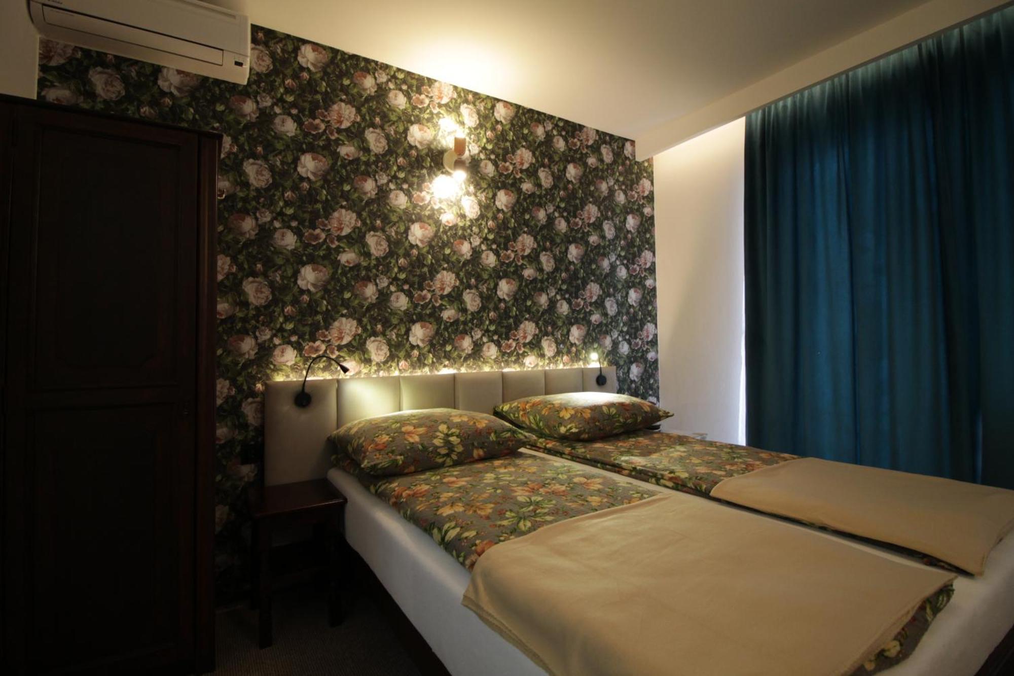 Motel Na Zbojeckiej Skawa Экстерьер фото